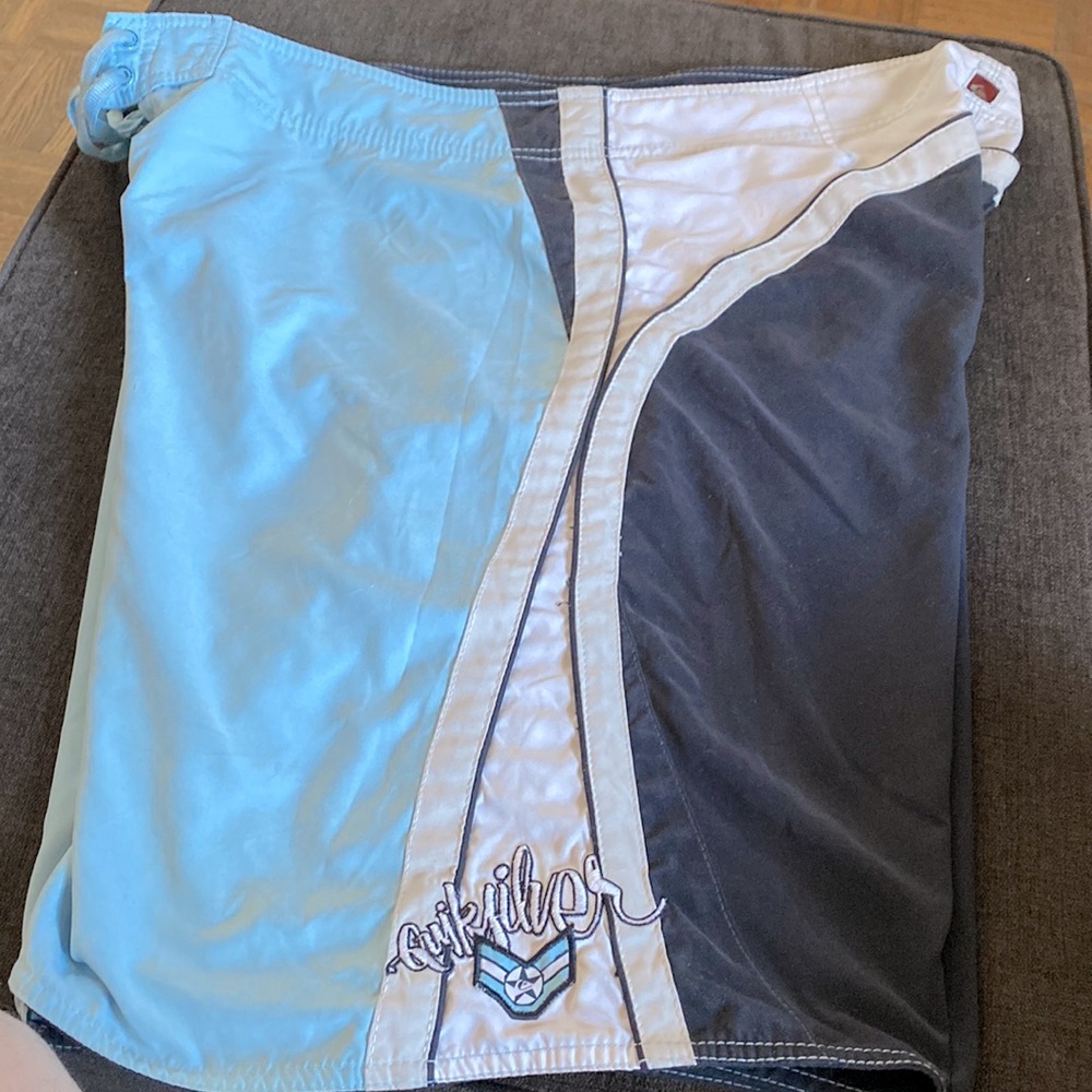 QUIKSILVER mens board shorts size 40